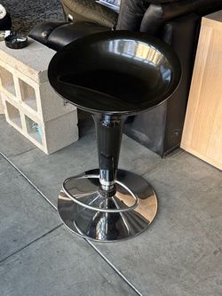 Modern Black Adjustable Swivel Bar Stool – Chrome Base