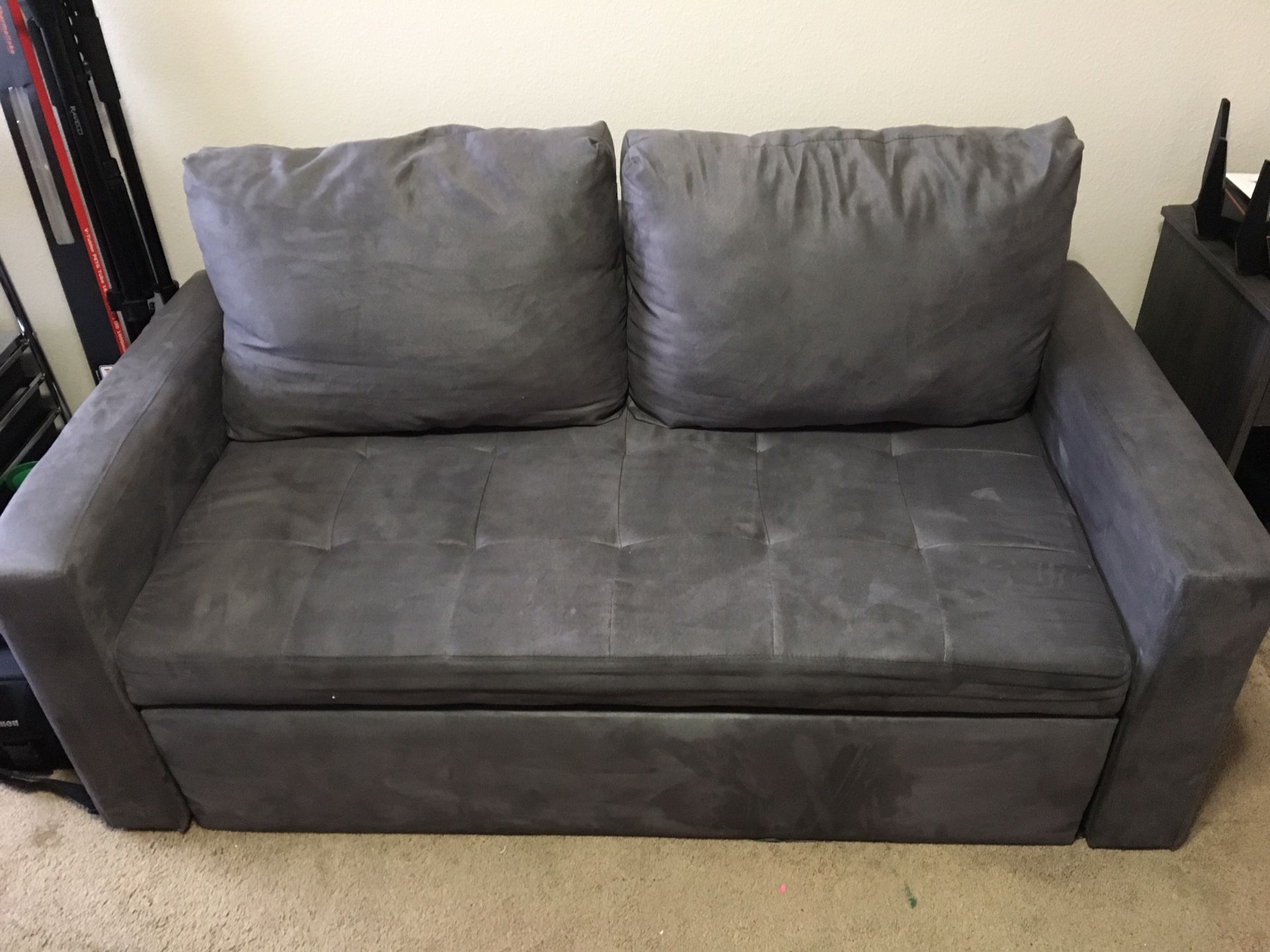 Mini pull out couch