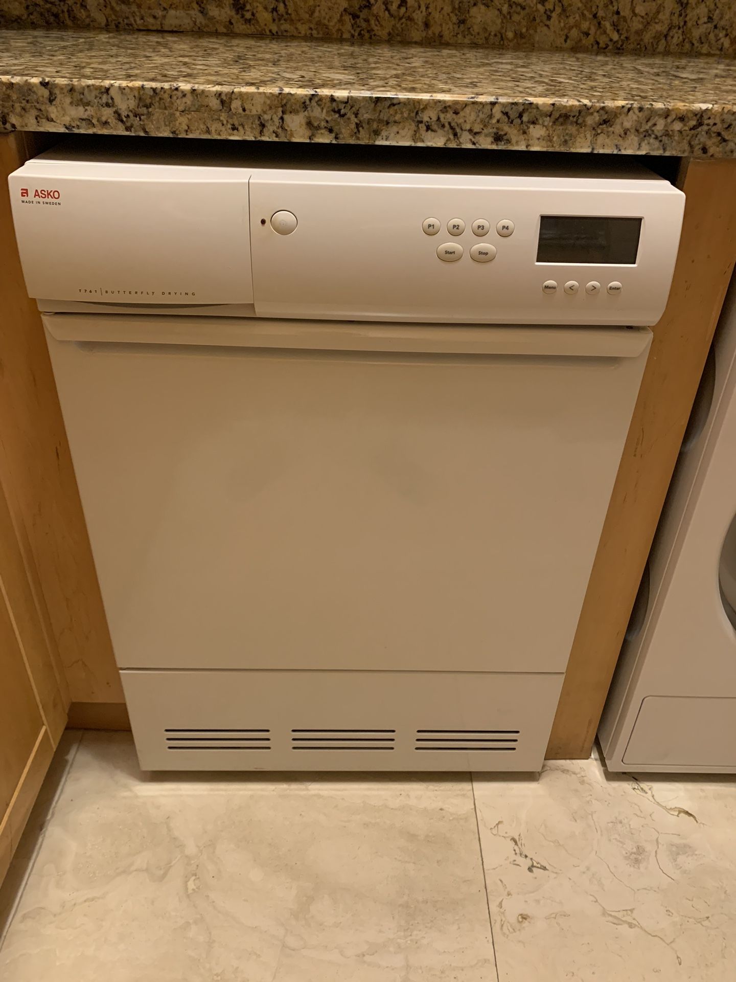 TOP OF THE LINE HI END SWEDISH ASKO ELECTRIC VENTED DRYER T761