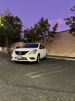 white nissan versa 2015