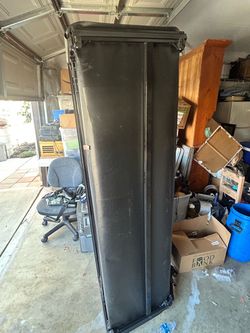Truck bed cover