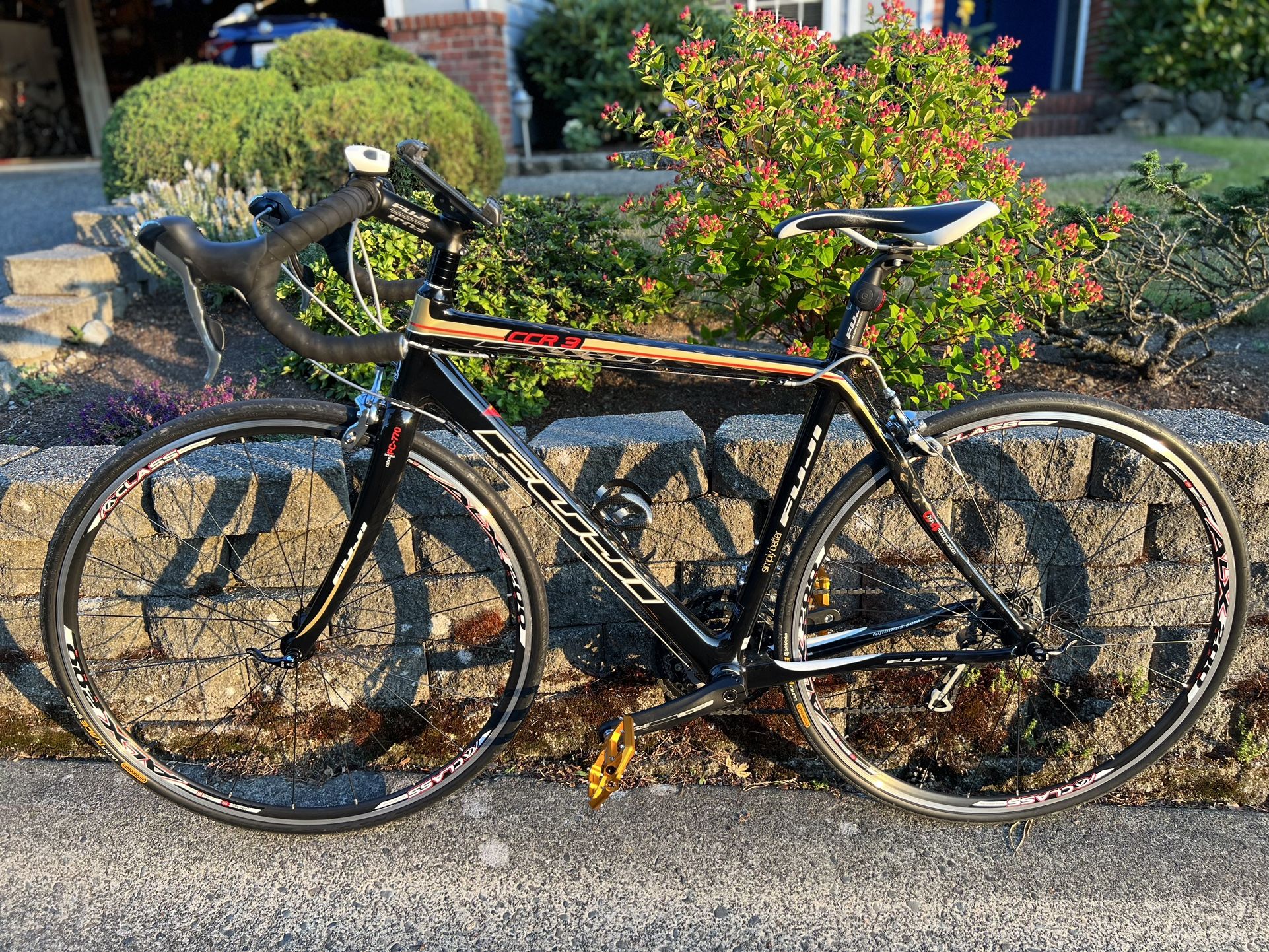Fuji CCR3 Full Carbon Bike New $799.00 OBO