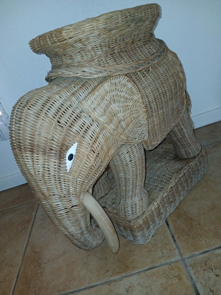 Elefantes De Mimbre