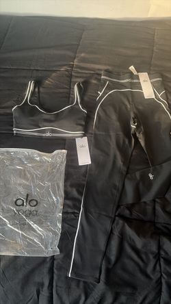 Alo Yoga Black Set Sports Bra and Leggings