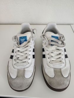 Adidas Samba tennis shoe