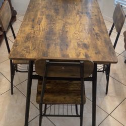 Table With 4 Chairs 