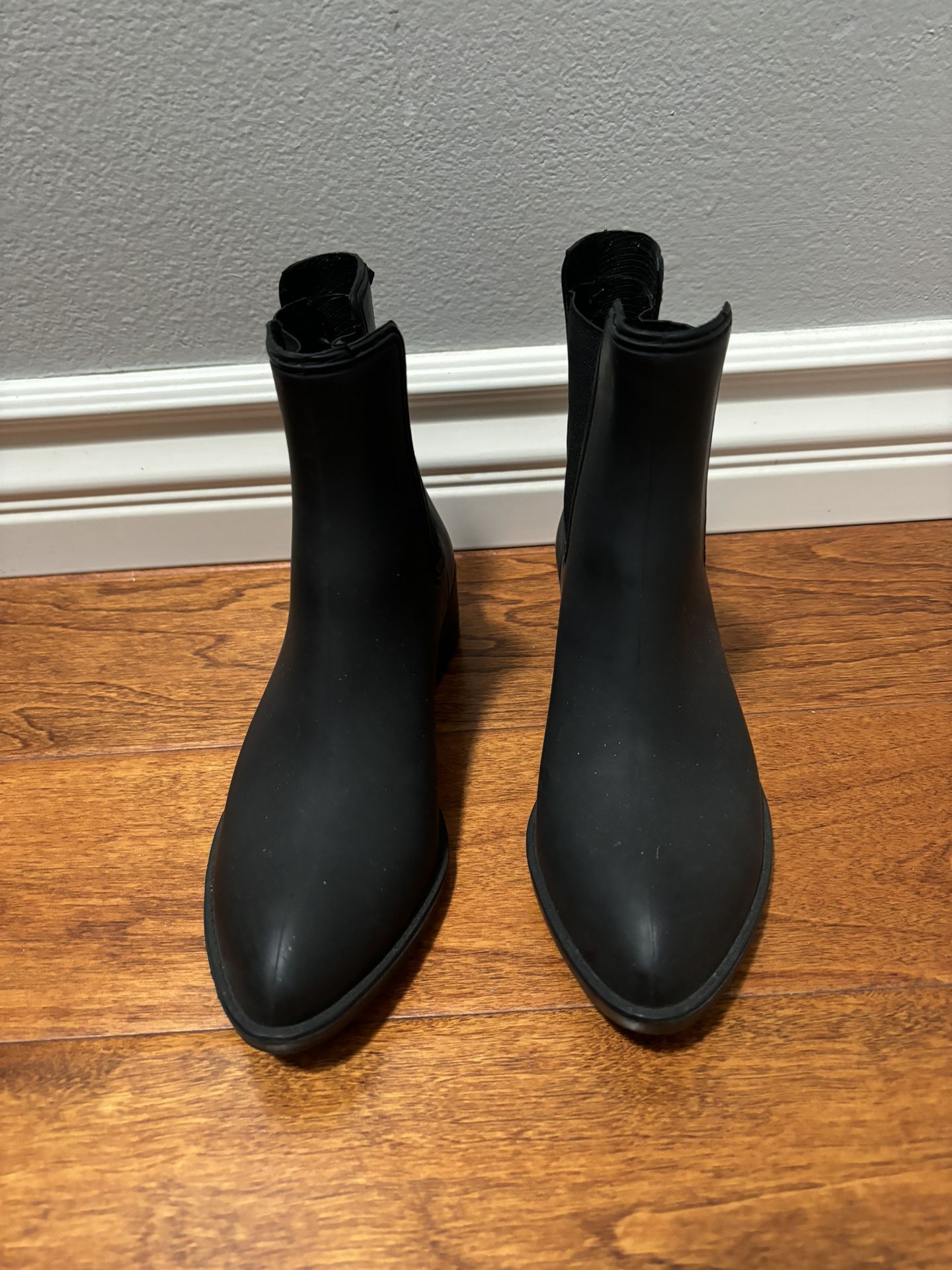 Women Rain Boots Size 6