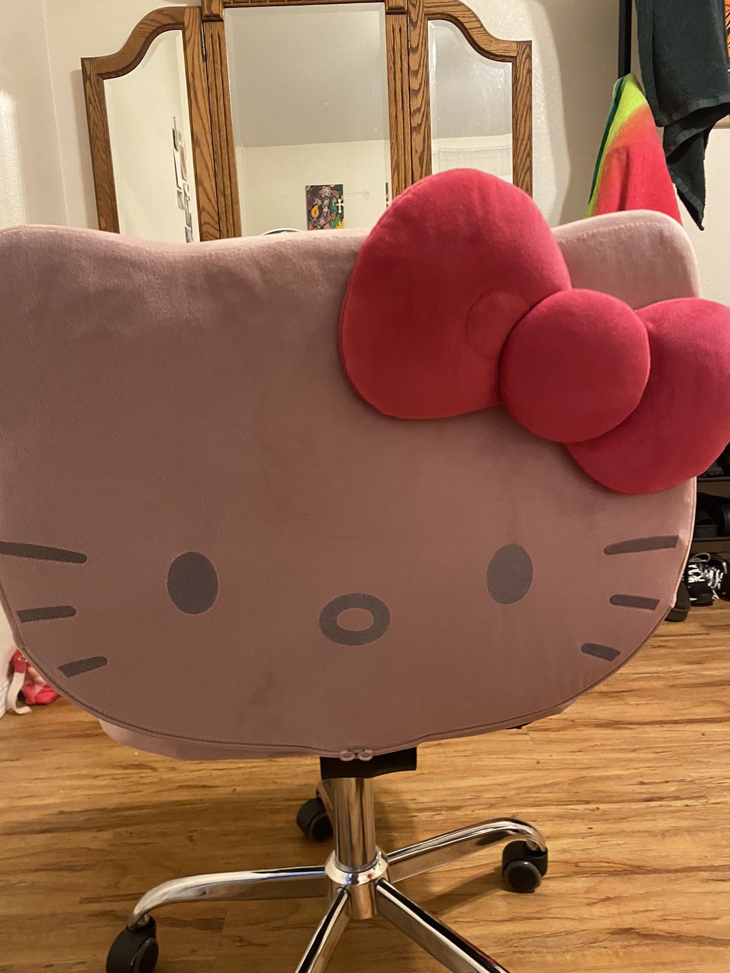 hello kitty vanity chair