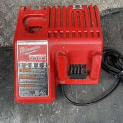 Milwaukee Combination 12/18 Charger