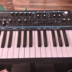 Novation Bass station 2 Analog Monosynth With Hard Case