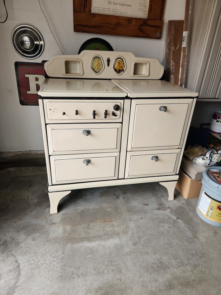 Vintage O'Keefe Merritt Stove