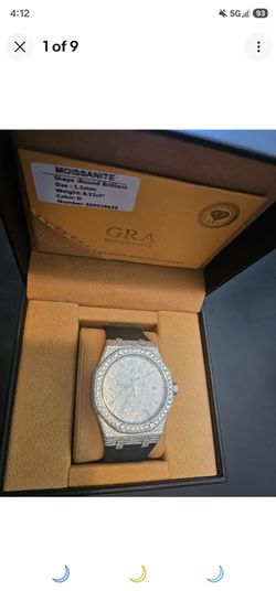 Unbranded moissanite watch