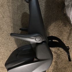 2024-25- Chrysler Pacifica RH Passenger 2nd Row Seat Assembly Black W/ Seat 