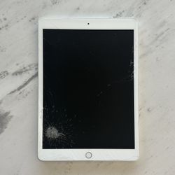 iPad (7th generation), Needs New Battery, Selling for Parts