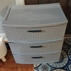 Three drawers plastic chest