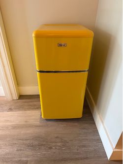 3.5 cu ft RETRO fridge