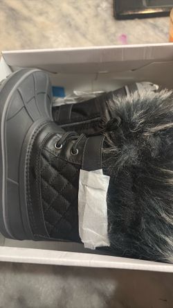 SNOW BOOTS