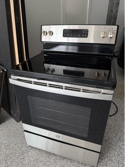 GE Electric Stovetop and Oven