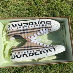 SIZE 9 BURBERRY
