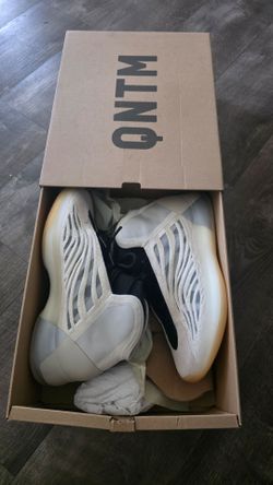 adidas  Yeezy Quantum