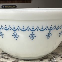 Vintage Pyrex White Blue Snowflake Garland Mixing Bowl 1 1/2 QT