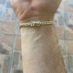 14k Gold Cuban Link Bracelet 15.9 Grams