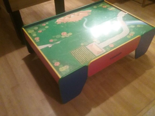 Child's play table with reversible top, with drawer, in great shape!