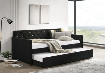 Daybed With Mattress. FINANCING AVAILABLE 