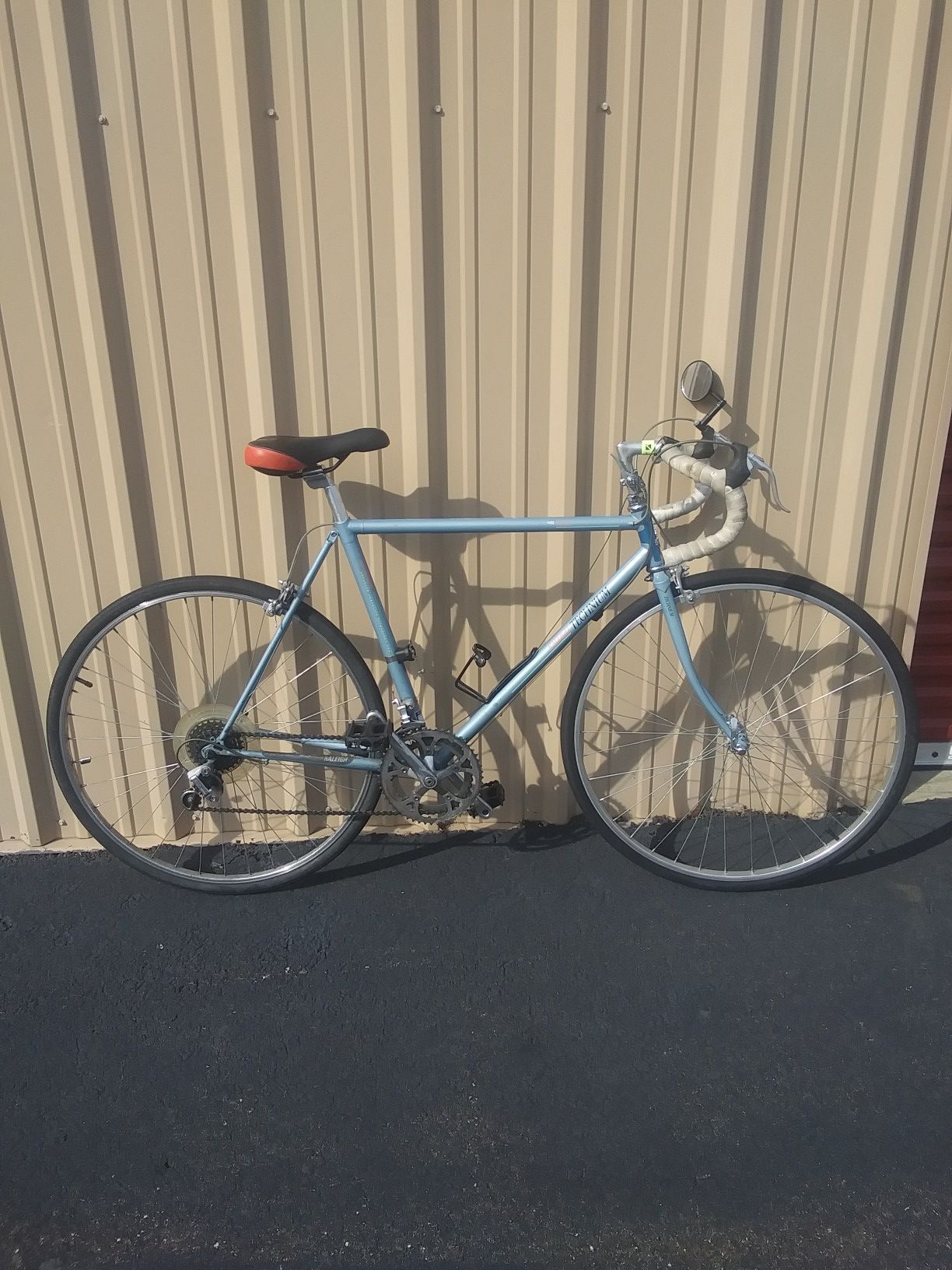 Man's Raleigh Technium Aluminum Road Bike