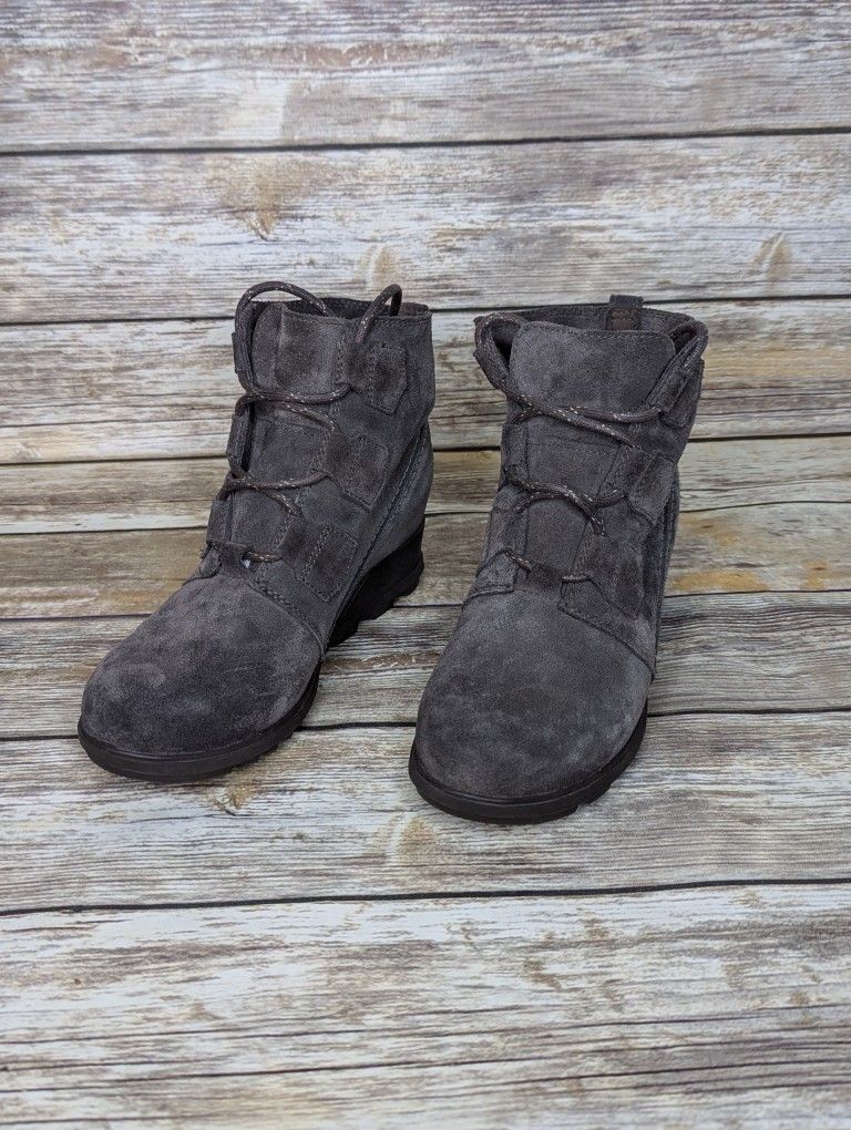 Sorel Evie Boots. Women's Size 9.5