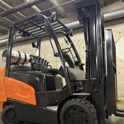 DOOSAN forklift 6600 lb ;3 stage, side shift
