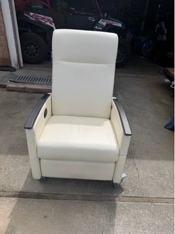 Medical office recliner