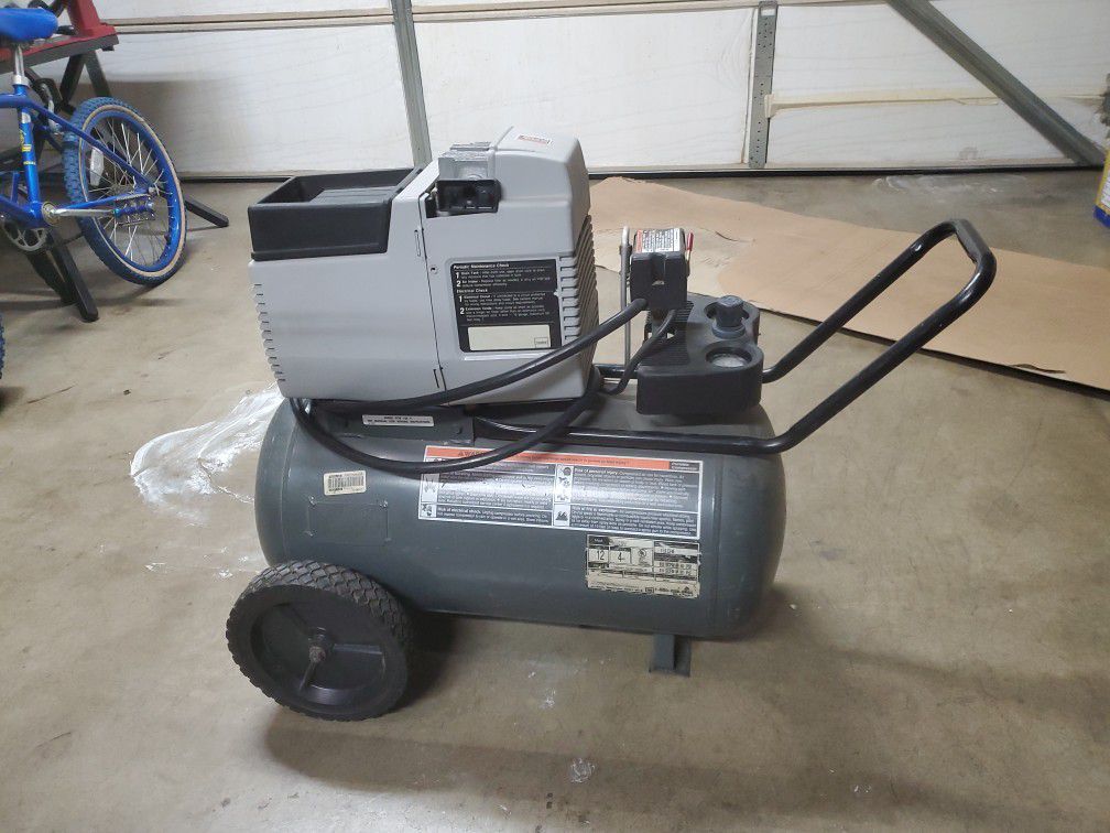 New Black & Decker 4 Gallon Compressor for Sale in Smithtown, NY - OfferUp