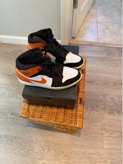 Nike Air Jordan 1 Mid “Electro Orange” – Men’s Size 10.5 – Original Box