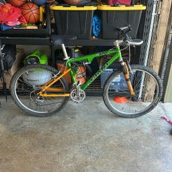 Giant ATX 90 Mountain Bike