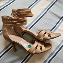 New BCBGeneration Randi Zip Up Strappy Heels in Tan 7.5