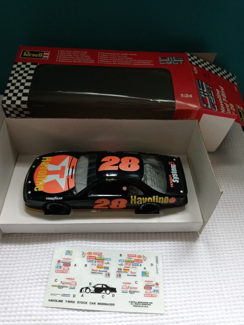 Revell Havoline Thunderbird #28 Davey Allison Die Cast 1:24 Ford 1992 Texaco
Collectible car.