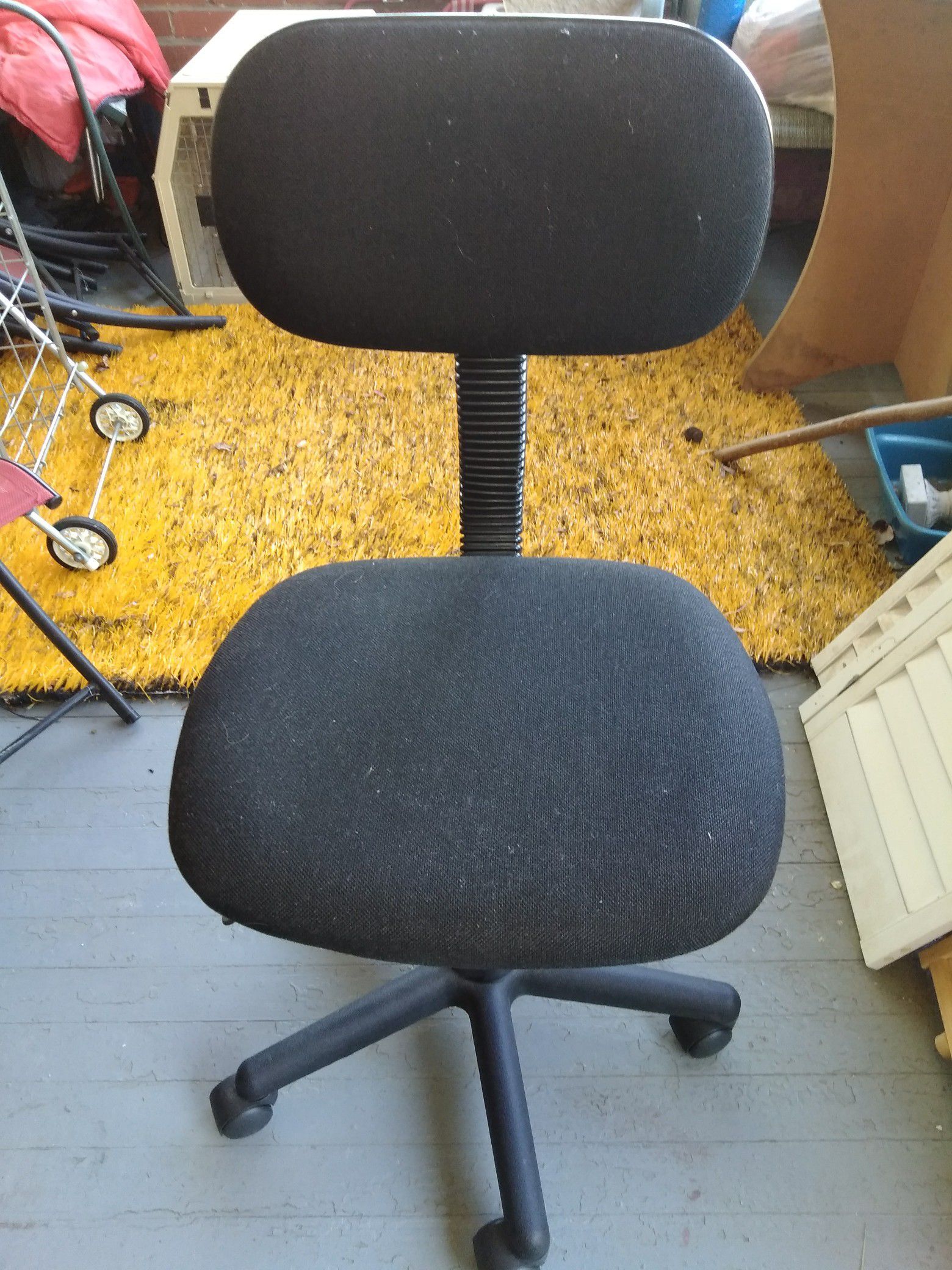 Blk. Office swiveling chair