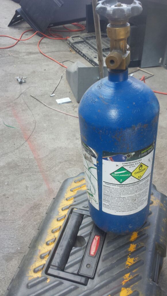 5 pound noz tank