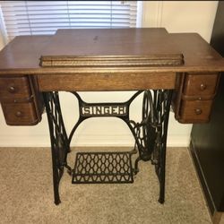 Vintage 1927 Singer Sewing Machine