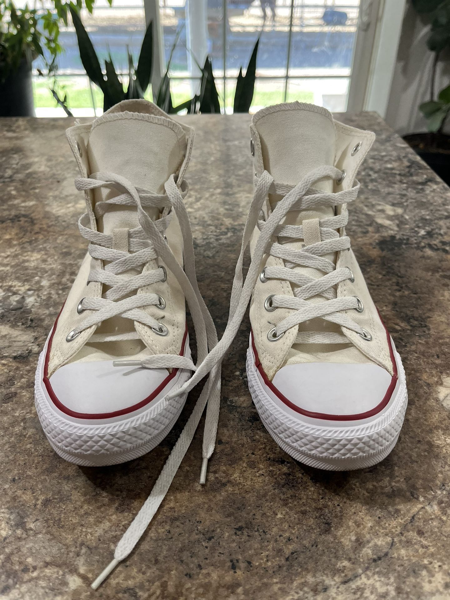 Vintage 80S Converse Chuck Taylor High Top size 6M 8W Worn Once