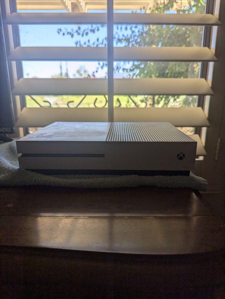 Xbox With Forza 3 And Wired Controller Video games & Consoles