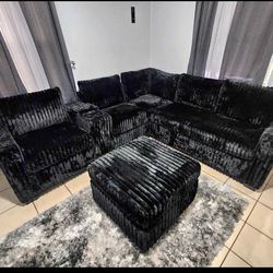 New Sectional Couch with USB Console and Cup Holders! Free Delivery 🚚!