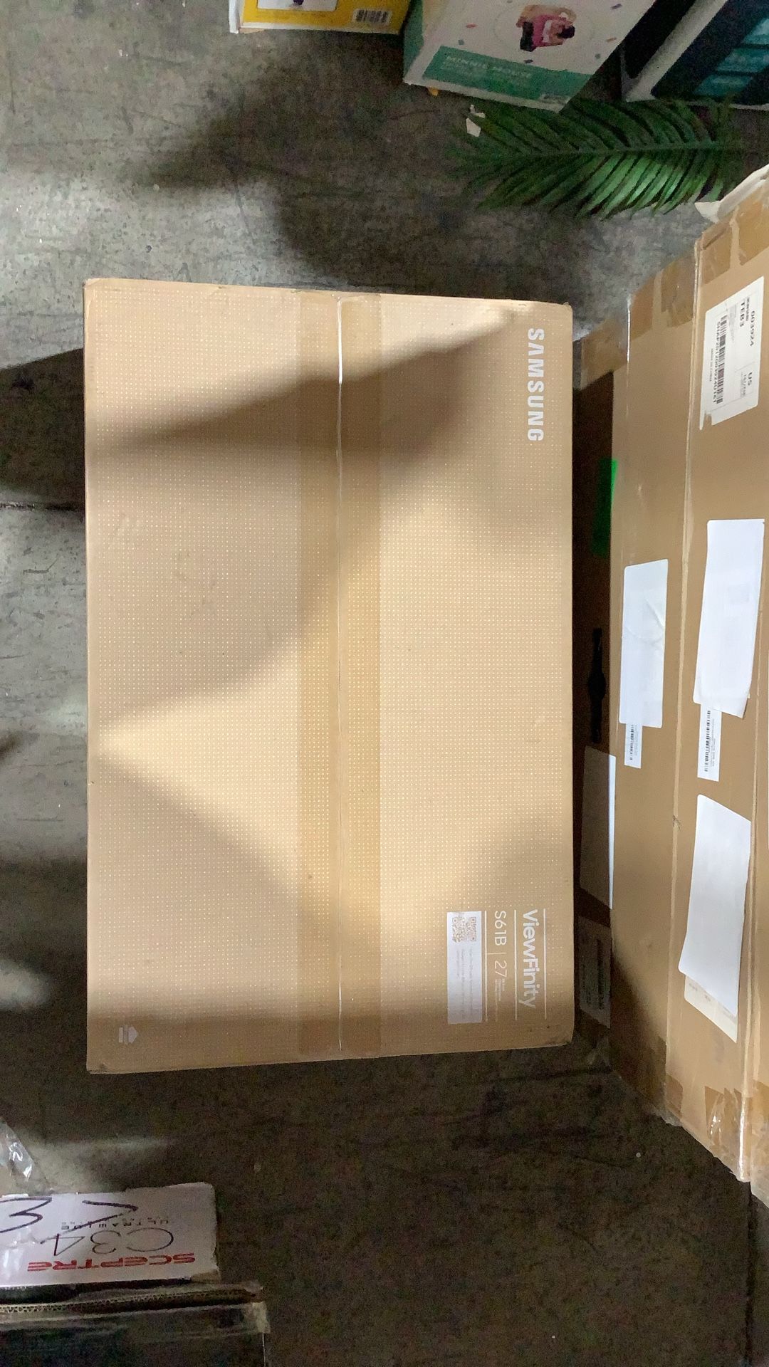 SAMSUNG ViewFinity S61B 27 Inch FreeSync IPS Monitor Bundle with HDMI Cable, DisplayPort Cable, and Full Cleaning Kit