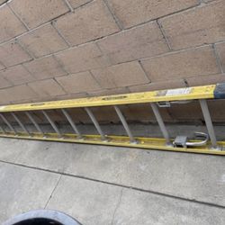 14 Feet WERNER Straight Ladder: 3.8 in Overall Ht, Fiberglass, 375 lb Load Capacity