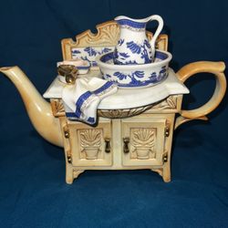 Royal Doulton, Cardew Design, Blue Willow XL Figural Teapot