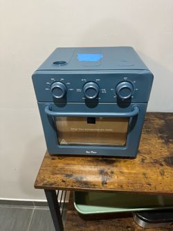 Wonder oven  air fry toaster  Brand new $ 185 My Price to sale $ 180 Has a small dent as seen in pictures  Has never been used  Brand new  Price to sa