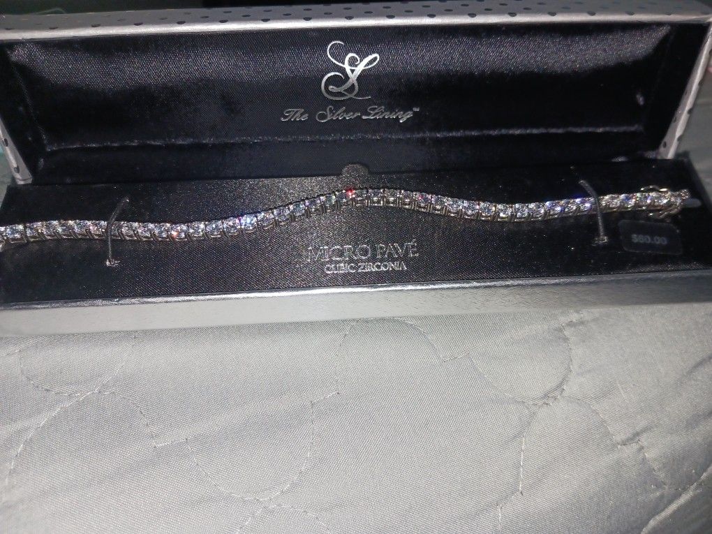 BEAUTIFUL NEW BRACELET CUBIC ZIRCONIA .......😁😊😍