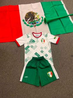 Set de Uniforme, bandera y trompeta de México