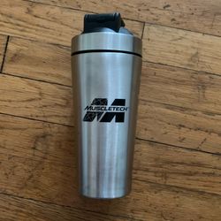 Muscletech Stainless Shaker Cup 25oz Shaker Bottle with flip cap lid